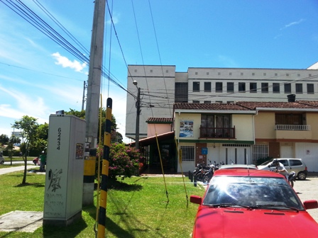 Casa-local Foto 1