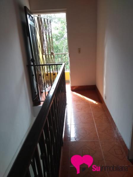 Casa-local Foto 1