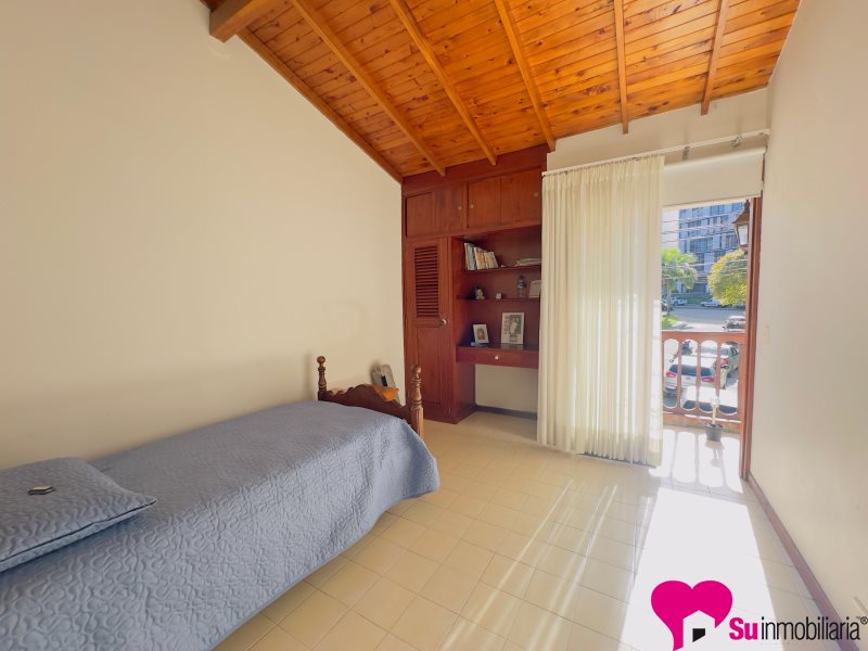 Casa-local Foto 1