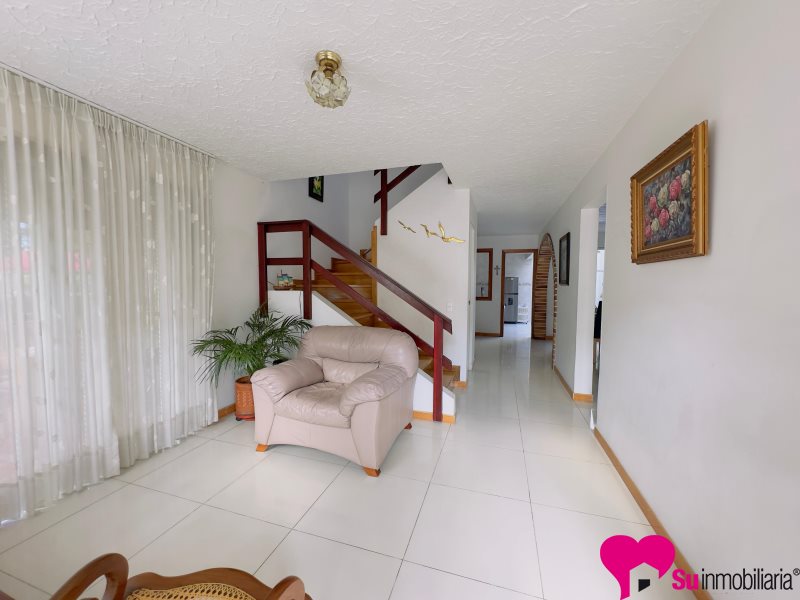 Casa-local Foto 1