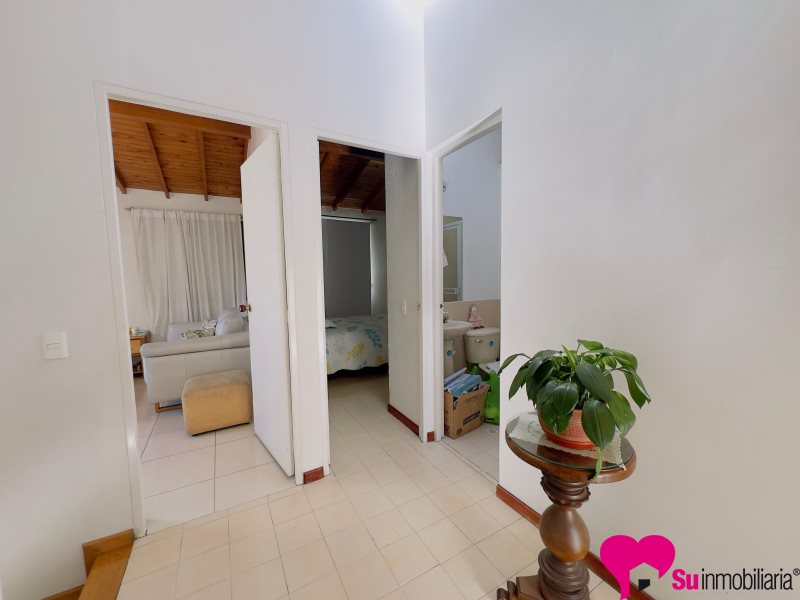 Casa-local Foto 1