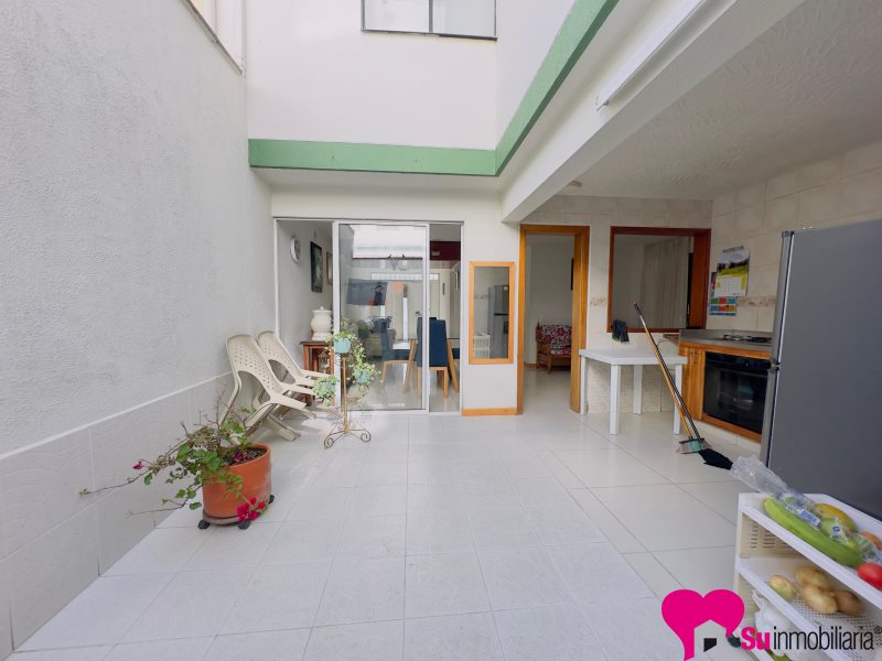 Casa-local Foto 1