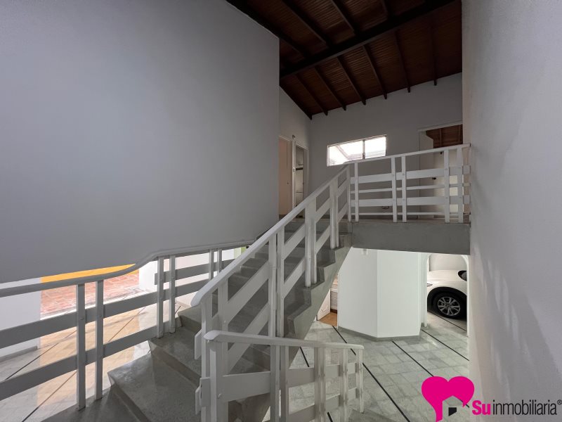 Casa-local Foto 1