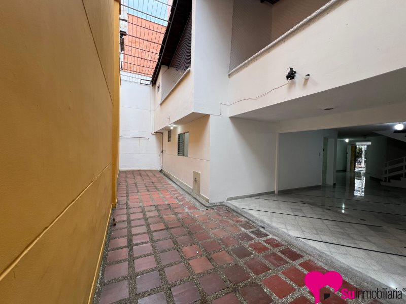 Casa-local Foto 1