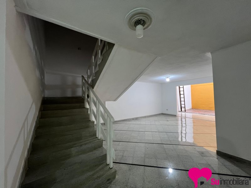 Casa-local Foto 1