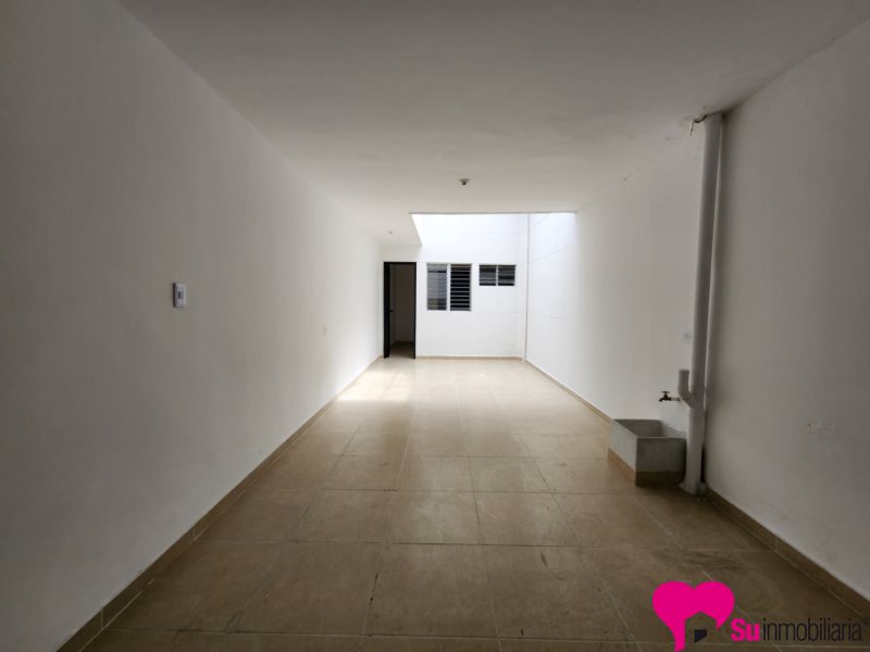 Casa-local Foto 1