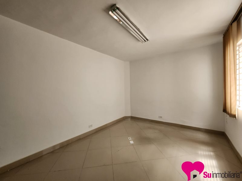 Casa-local Foto 1