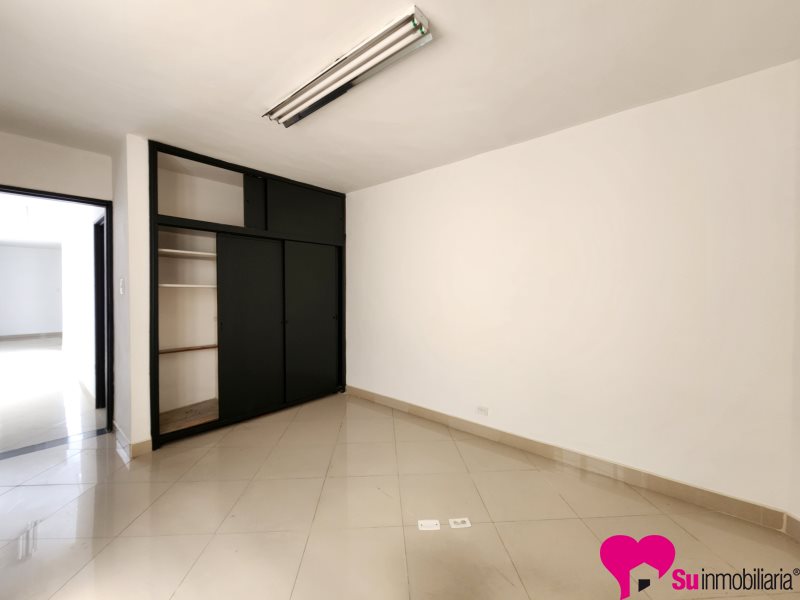 Casa-local Foto 1